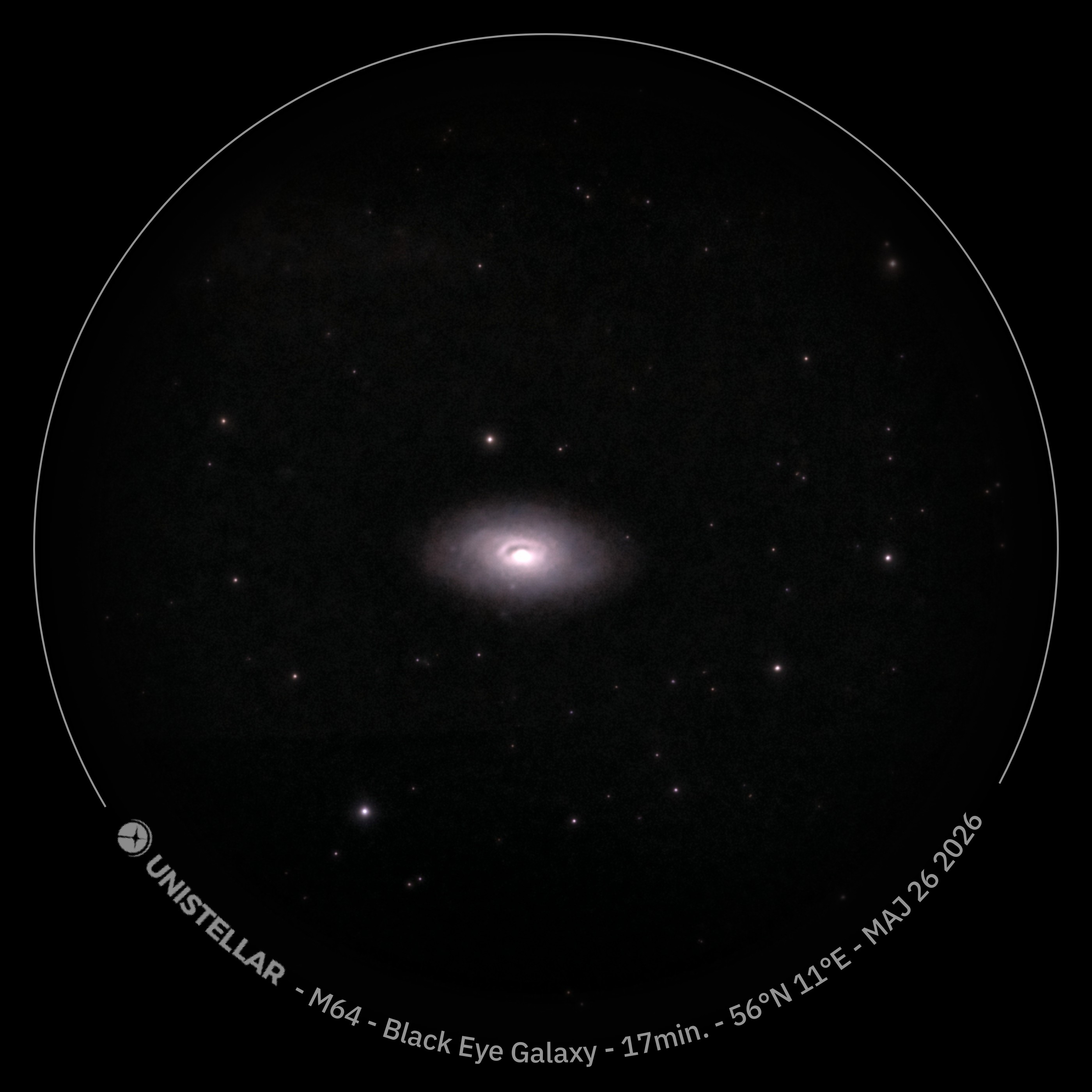 M64 – Black Eye-galaksen i Berenikes Hår med dens karakteristiske mørke støvbånd, fotograferet 25. maj 2026